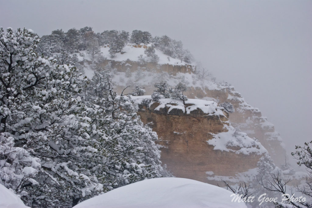 Heavy snow pounds Grand Canyon National Park