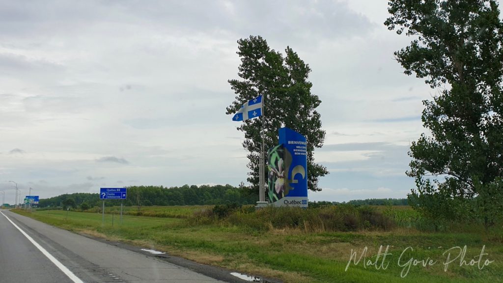 Welcome sign entering Québec from Ontario on the 401