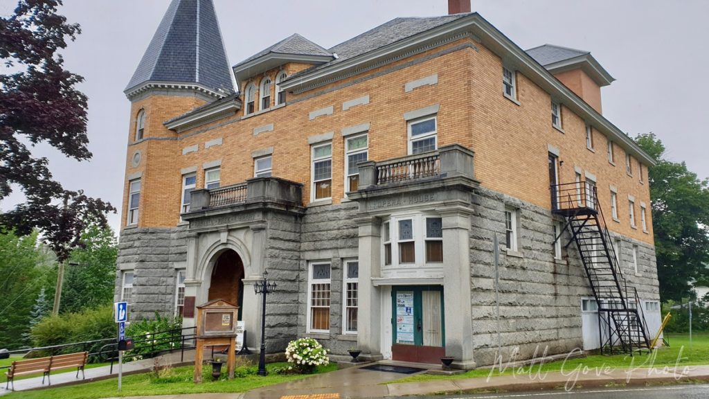 The Haskell Free Library and Opera House sits only about 1 km from Rue Canusa.